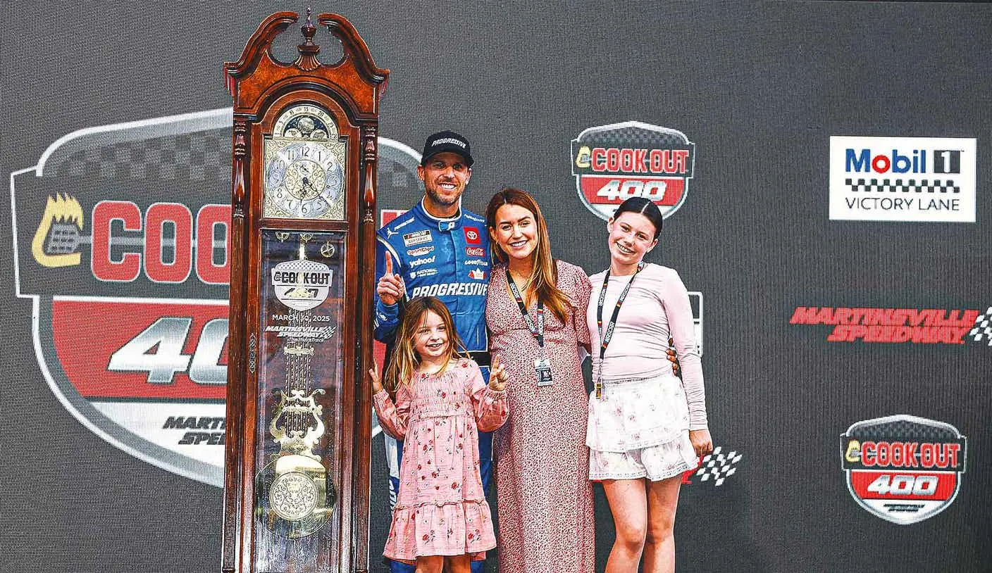 Denny Hamlin Absen di Balapan Mexico City NASCAR Usai Kelahiran Putra